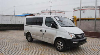 上汽大通 10-13座 中巴车租赁包车_SH6521A4D5-LN